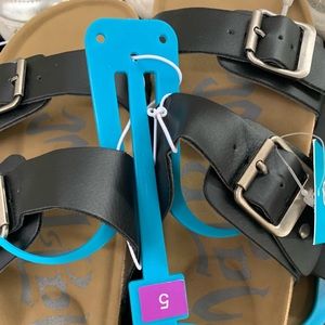 Size 5 sandals black